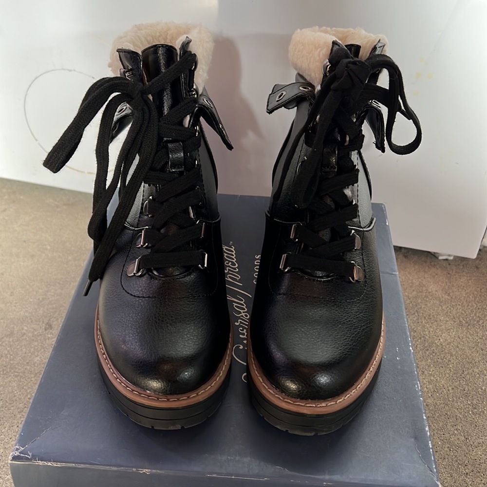 Universal Thread Karissa Boots - Picture 4 of 6